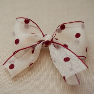 Haarclip strik wit met rode stippen