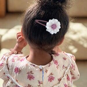 Haarspeld mat met bloem van wol