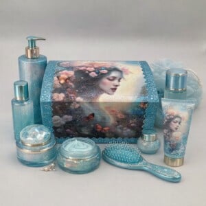 Handgedecoreerde bamboe sieradendoos ‘Flower Girl’