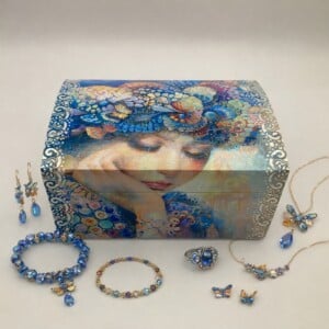 Handgedecoreerde bamboe sieradendoos ‘Rainbow’