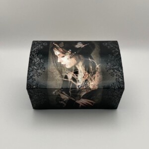 Handgedecoreerde bamboe sieradendoos ‘Silent Wings’