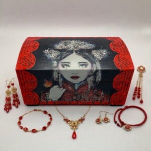 Handgedecoreerde houten sieradendoos ‘The Empress and The Butterfly’