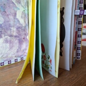 Handgemaakt art journaling boekje met unieke kaft – 32 pagina’s & losse decoraties