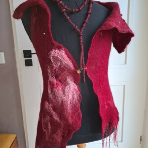 Handgemaakte  ketting bourgogne – boho statement ketting van wol – one of a kind