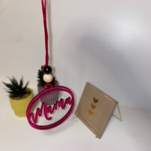 Handmade Liefdevol Mama Cadeau – Laser Gesneden Autohanger met Details