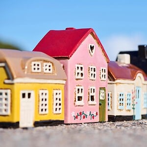 Keramieken Huisje Roze met Aardbeienplant
