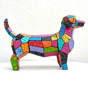 Kleurrijke Origami Teckel – Uniek handgeschilderd duurzaam kunstobject