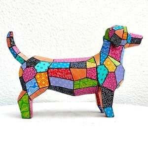 Kleurrijke Origami Teckel – Uniek handgeschilderd duurzaam kunstobject