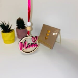 Liefdevol Mom Cadeau – Laser Gesneden Autohanger met Details