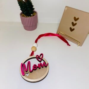 Liefdevol Mom Cadeau – Laser Gesneden Autohanger met Details