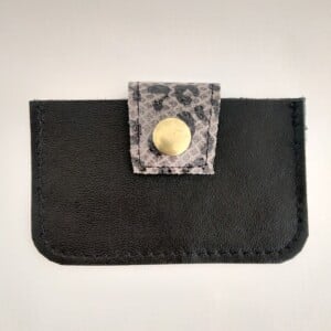 Pasjes houder van leer , fantasieprint smalle sluiting, 3 vakken.