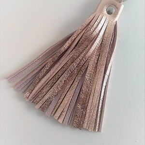 Rosé kleur sleutelhanger met franjes, keyring