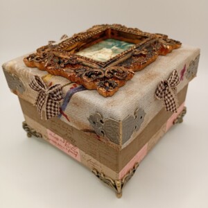 Schattig doosje in vintage stijl