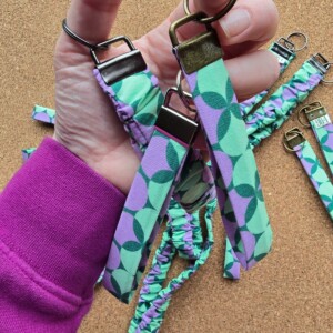 Scrunchie keycord | handgemaakt | retro | paars, groen | Atelier 904