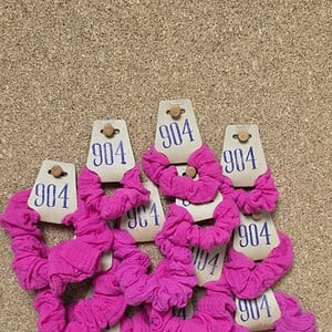 Scrunchie van double gauze | fuchsia | roze | handgemaakt | meerdere kleuren | Atelier 904