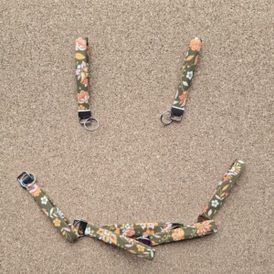 Sleutelhanger | polssleutelhanger | groen/bruin | bloemen | handgemaakt | Atelier 904