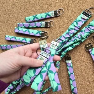 Sleutelhanger | polssleutelhanger | retro | paars, groen | handgemaakt | Atelier 904
