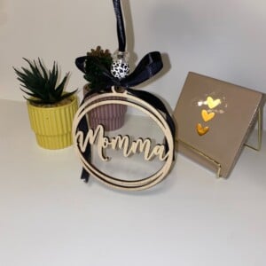 Stijlvolle Mama Auto Hanger – Lasergegraveerd & Versierd Cadeau