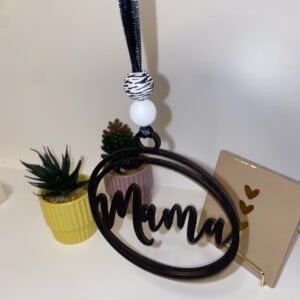 Stijlvolle Mum Auto Hanger – Lasergegraveerd & Versierd Cadeau