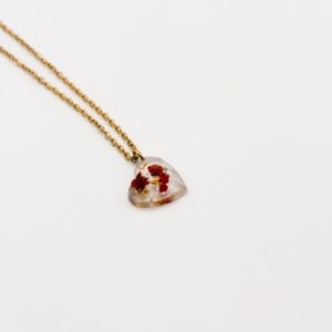 Subtiele Ketting met Hartvormige Hanger Gevuld met Echte Bloemen uit Den Haag (Mon Chéri)