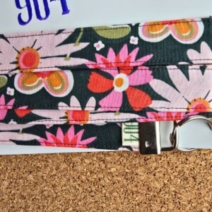 Telefoonkoord handgemaakt | kleurrijk antraciet bloemen | stoffen telefoonkoord | Atelier 904