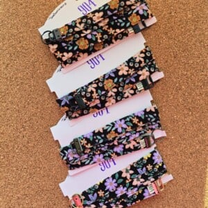 Telefoonkoord handgemaakt | kleurrijk | babyrib bloemen | stoffen telefoonkoord | Atelier 904