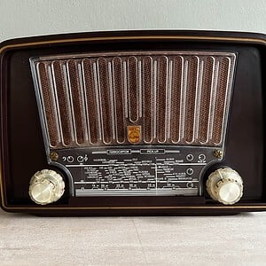Vintage bluetooth radio Philips BX230U 1954