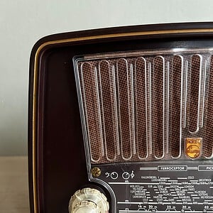 Vintage bluetooth radio Philips BX230U 1954