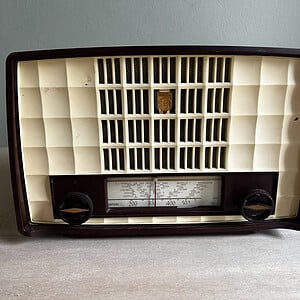 Vintage bluetooth radio Phillips uit 1956