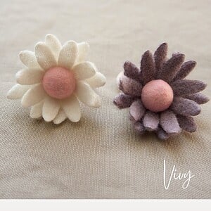Vivy [haarelastiek bloem van wol]