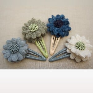 Wollig harige bloem 4,5cm (glimmende haarspeld)