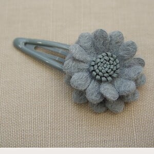 Wollig harige bloem 4,5cm (glimmende haarspeld)
