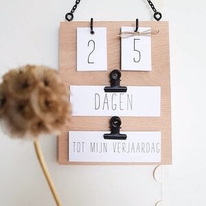 Aftelkalender hanger op eikenhout + zwarte ketting