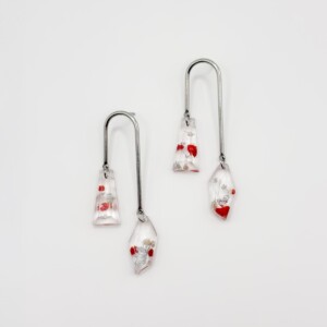 Asymmetrische Boog Oorbellen Met Hangers Gevuld met Echt Gipskruid uit Den Haag (Mon Chéri)