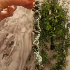 Bloemen macramé sleutelhanger