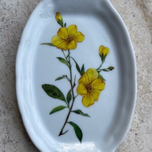 Bordje met veldbloem