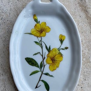 Bordje met veldbloem