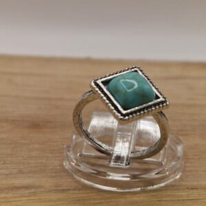 damesring met natuursteen