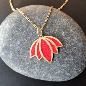 Goud-rode lotus halsketting