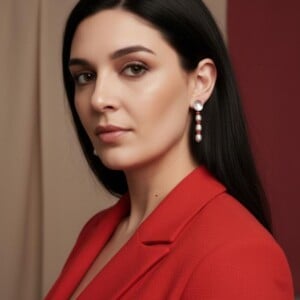 Grijze parels en koraal oorbellen