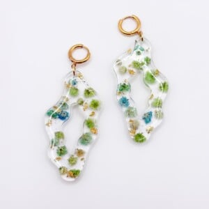 Grote Organische Oorbellen Gevuld met Echte Bloemen uit Luxembourg (Forgotten Gardens)