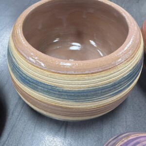 Handgemaakte keramiek potjes geluk met liefde gemaakt.