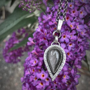 Handgemaakte zilveren hanger met peervormige obsidiaan – Nikkelvrij