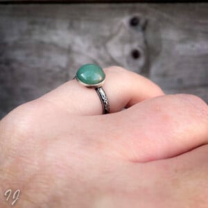 Handgemaakte zilveren ring met groene aventurijn | maat 18