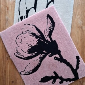 Handgetuft vloerkleed 60x75 cm – Magnolia bloem, lichtroze, 100% wol