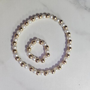 Sieraden set van kralen goud/parel