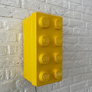 Lego lamp gemaakt van classic bewaarbox - Geel