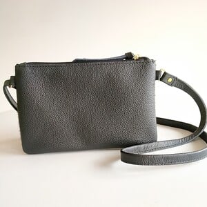 Leren crossbody tas met bruin/zwart koeienprint