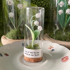Micro gehaakte Lelietjes-van-Dalen Bloemenbroches