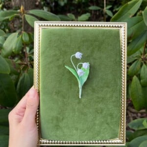 Micro gehaakte Lelietjes-van-Dalen Bloemenbroches